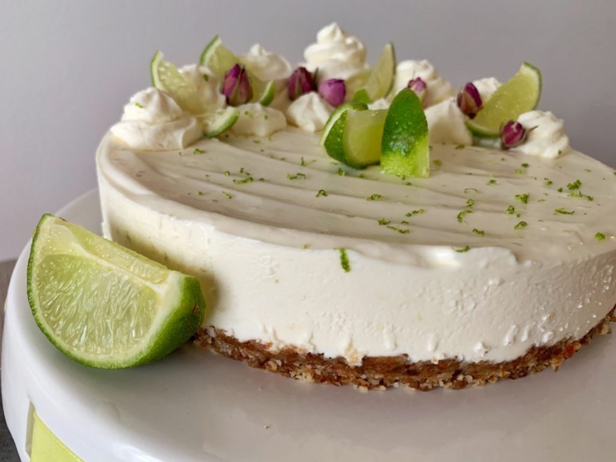 Zdrava torta od limete, datulja i lješnjaka bez šećera