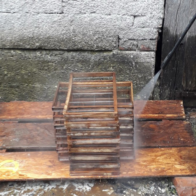 Dezinfekcija okvira-naš postupak čišćenja i dezinfekcije okvira i košnica